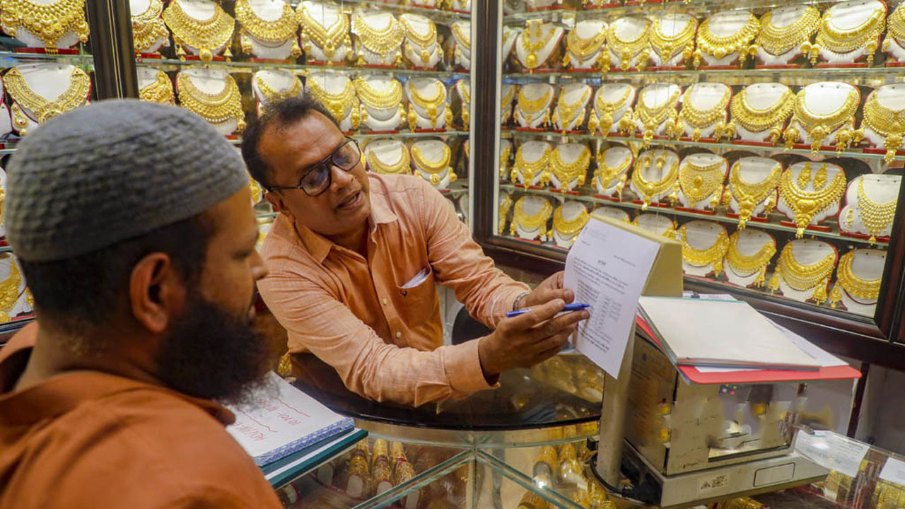 স্বর্ণের দোকান। পুরোনো ছবি