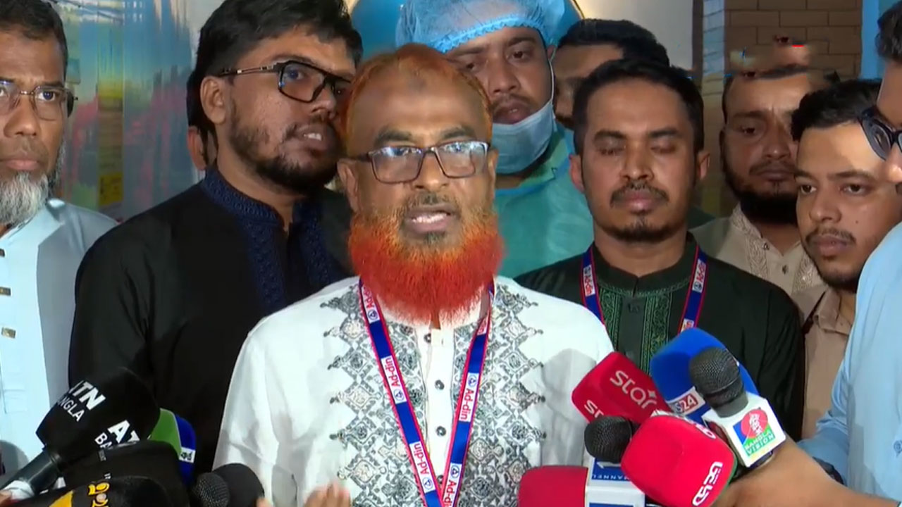 বক্তব্য রাখছেন আদ্-দ্বীন হাসপাতালের পরিচালক মো. তারিকুল ইসলাম মুকুল। ছবি : সংগৃহীত