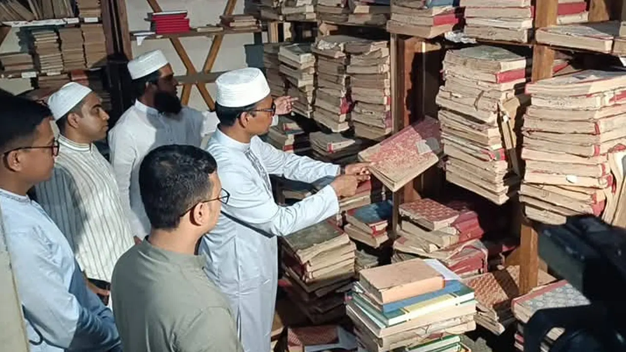 মাজারের পুরোনো নথি দেখছেন ডিসি সারওয়ার আলম। ছবি : কালবেলা
