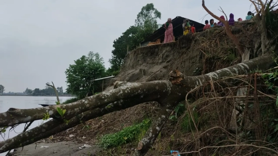 নদীভাঙনের শিকার নদী তীরবর্তী পরিবার।। ছবি : কালবেলা