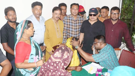 খুলনার পাইকগাছায় চক্ষু রোগীদের ফ্রি চিকিৎসা দেওয়া হয়। ছবি : কালবেলা