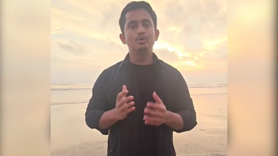 কক্সবাজারে সমুদ্রসৈকতে দাঁড়িয়ে লাইভে কথা বলেন সারজিস আলম। ছবি : সংগৃহীত