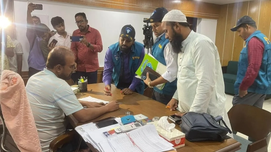 ফেনীর পরশুরামের মুহুরি, কহুয়া ও সিলোনিয়া নদীর বেড়িবাঁধ নির্মাণে দুর্নীতির অভিযোগ তদন্তে মাঠে নেমেছে দুর্নীতি দমন কমিশন (দুদক)। ছবি : কালবেলা