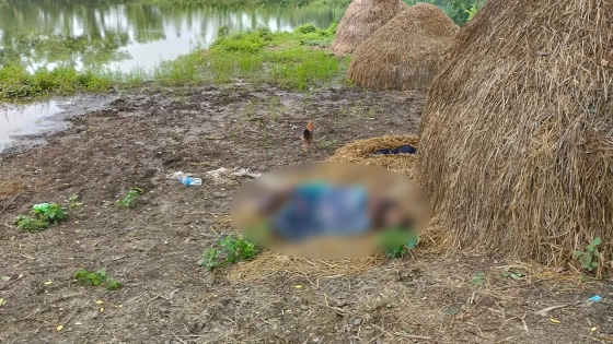 পড়ে থাকা অজ্ঞাত যুবক। ছবি : সংগৃহীত