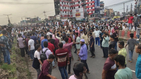 কুমিল্লা-৯ আসন পুনর্বহালের দাবিতে মহাসড়ক অবরোধ। ছবি : কালবেলা