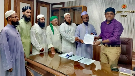 বৃহস্পতিবার সকালে ঢাকা জেলার প্রশাসককে স্মারকলিপি প্রদান করেন জমিয়তে উলামায়ে ইসলাম বাংলাদেশ ঢাকা জেলার নেতৃবৃন্দ। ছবি : কালবেলা