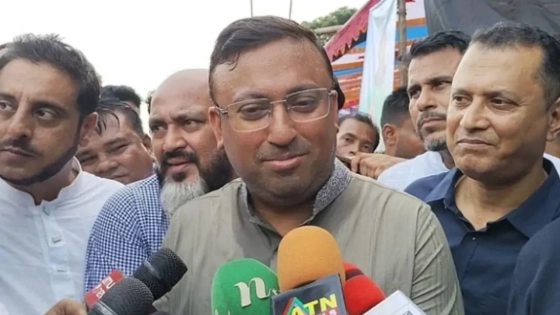 সিলেটে সুধী সমাবেশ শেষে সাংবাদিকদের সঙ্গে কথা বলেন বিএনপির ভারপ্রাপ্ত চেয়ারম্যানের পররাষ্ট্রবিষয়ক উপদেষ্টা হুমায়ূন কবির। ছবি : সংগৃহীত