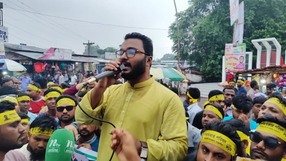 ঠাকুরগাঁওয়ের বালিয়াডাঙ্গীতে শোভাযাত্রায় বক্তব্য দেন ফারুক হাসান। ছবি : কালবেলা