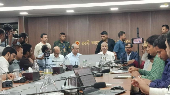 প্রবাসী কল্যাণ ও বৈদেশিক কর্মসংস্থান মন্ত্রণালয়ে সংবাদ সম্মেলনকালে উপদেষ্টা আসিফ নজরুল। ছবি : সংগৃহীত