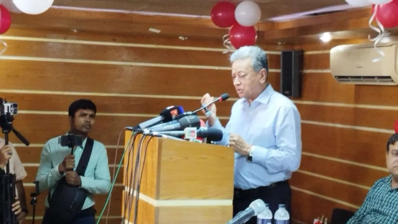 ঢাকা রিপোর্টার্স ইউনিটির ক্র্যাব মিলনায়তনে ‘ফ্যাসিস্ট আমলে গণমাধ্যম, বর্তমান অবস্থা : জনগণের প্রত্যাশা’ শীর্ষক সেমিনারে কথা বলেন আমীর খসরু মাহমুদ চৌধুরী। ছবি : কালবেলা