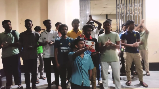 রাকসু নির্বাচনে ভোটাধিকারের দাবিতে নবীন শিক্ষার্থীদের বিক্ষোভ |