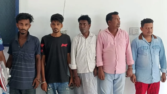 সহযোগীসহ গ্রেপ্তার ‘মাদক সম্রাট’ শাওন। ছবি : কালবেলা