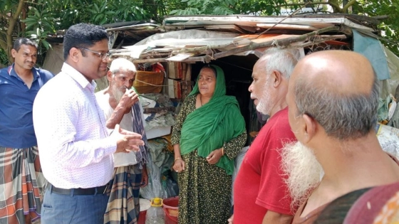 ৪৫ বছর ধরে ঝুপড়ি ঘরে থাকা সেই দম্পতির পাশে ইউএনও |