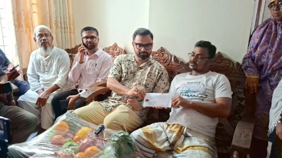 শহীদ আলভীর অসুস্থ পিতার পাশে আমিনুল হক |