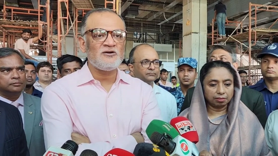 কক্সবাজারে সাংবাদিকদের সঙ্গে কথা বলেন উপদেষ্টা শেখ বশিরউদ্দীন। ছবি : কালবেলা