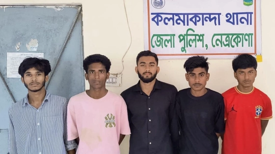 আটকরা। ছবি : কালবেলা