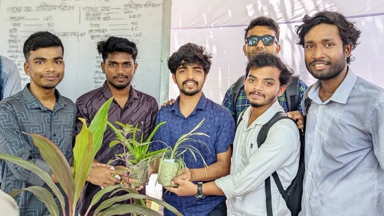 পরিত্যক্ত প্লাস্টিক দিলে মিলছে গাছের চারা
