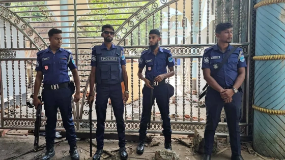 নুরাল পাগলার বাড়িতে পুলিশ মোতায়েন