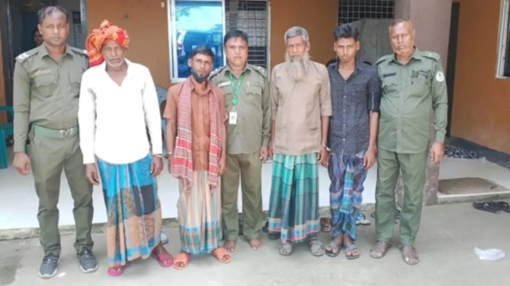গ্রেপ্তার চার জেলেকে আদালতে সোপর্দ করেছে বনবিভাগ। ছবি : সংগৃহীত