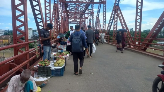 সিলেটের ঐতিহ্যবাহী কিনব্রিজ। পুরোনো ছবি