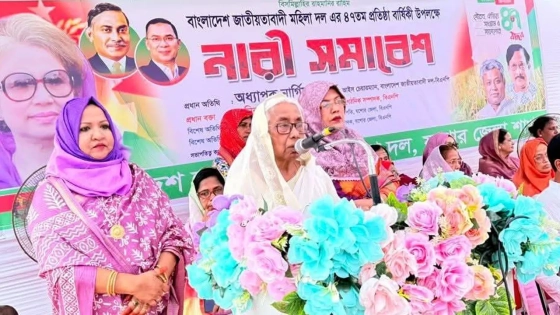 মহিলা দলের ৪৭তম প্রতিষ্ঠাবার্ষিকী উপলক্ষে যশোর জেলা শাখা আয়োজিত নারী সমাবেশে বক্তব্য রাখেন অধ্যাপক নার্গিস বেগম। ছবি : কালবেলা
