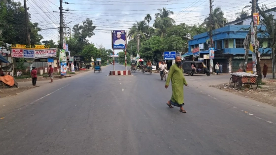 এক জেলায় হরতাল, এক জেলায় অবরোধ চলছে