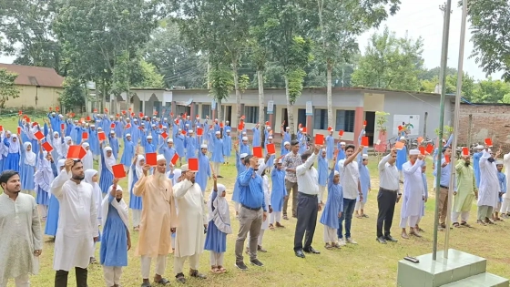 বাল্যবিয়ে ও মাদককে শিক্ষার্থীদের লাল কার্ড