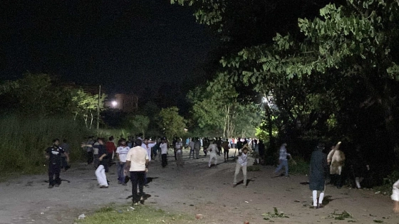 বরিশাল বিশ্ববিদ্যালয়ে দুই বিভাগের শিক্ষার্থীদের মধ্যে সংঘর্ষ। ছবি : কালবেলা