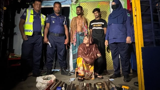 যৌথ বাহিনীর অভিযানে মাদক সম্রাজ্ঞী আনজুয়ারাসহ তিনজনকে আটক করেন সেনা ও পুলিশ সদস্যরা। ছবি : কালবেলা