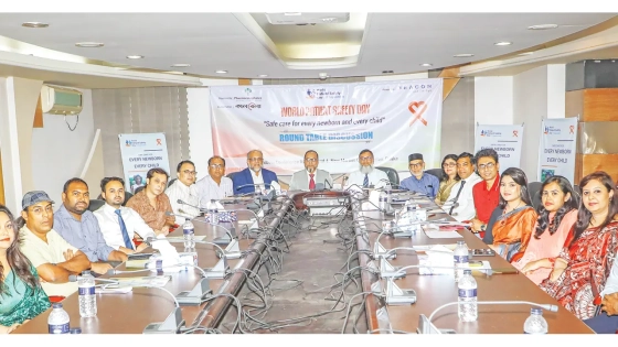 চিকিৎসক-স্বাস্থ্যকর্মীদের সমন্বিতভাবে রোগীর নিরাপত্তায় কাজ করতে হবে