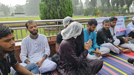 অনির্দিষ্টকালের অনশনে শিক্ষার্থীরা, হাসপাতালে ২