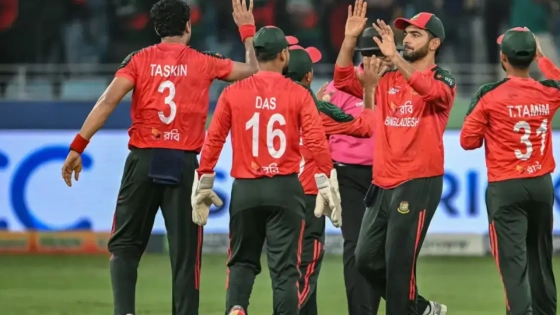 লঙ্কানদের ঝড়ো শুরুর পর বাংলাদেশের তিন আঘাত