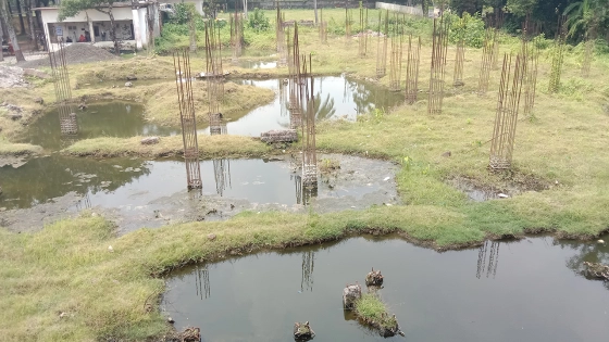 বন্ধ হাসপাতালের নির্মাণকাজ, বিল তুলে লাপাত্তা ঠিকাদার
