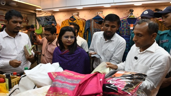 পাকিস্তানি বলে দেশীয় কাপড় বিক্রি, অতঃপর...