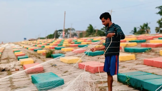 এক পা নিয়েই সমুদ্রে লড়ে যাচ্ছেন ছোরাফ
