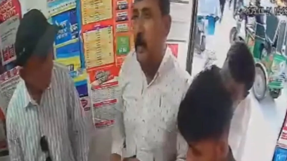 চোখের পলকে টাকা গায়েব করে দিলেন ‘দুই বিদেশি’