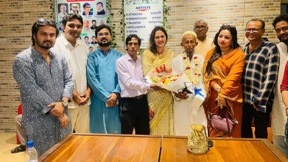 কাঁদলেন, কাঁদালেন এফডিসির খোরশেদ