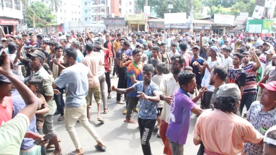 ব্যাটারিচালিত অটোরিকশাচালকদের ডিসি অফিস ঘেরাও