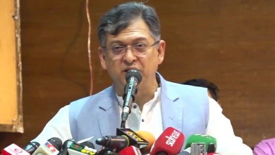 অবৈধ আবদার মেনে জাতিকে সংকটে ফেলা যাবে না : সালাহউদ্দিন আহমদ
