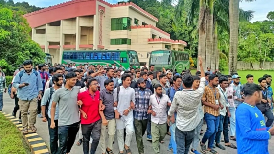 অবশেষে শিক্ষার্থীদের দাবি মেনে নিল আইআইইউসি