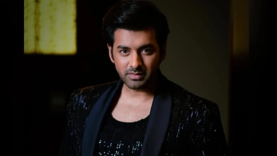 অঙ্কুশকে দেখে ঝাঁপিয়ে পড়ল নারী ভক্তরা