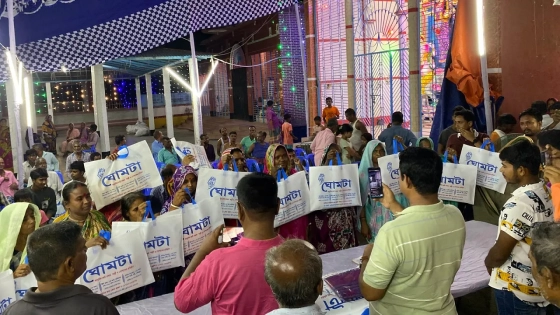 দুর্গাপূজা উপলক্ষে মুন্সীগঞ্জে বাংলাদেশ সনাতন পার্টির বস্ত্র বিতরণ