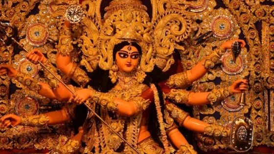 আজ মহাষষ্ঠী, চলছে দেবী দুর্গাকে বরণের প্রস্তুতি