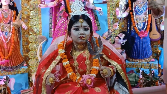 কুমারী দেবীর সাজে অদিত্রী, পূজায় পুণ্যার্থীদের ঢল