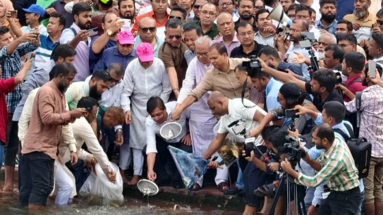 জিয়া উদ্যানের লেকে এবার মাছের পোনা ছাড়ল ‘আমরা বিএনপি পরিবার’