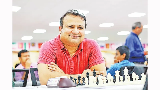 মুকুট ফিরে পেলেন নিয়াজ