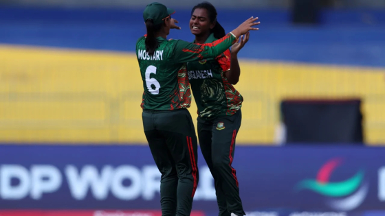 প্রথম ওভারেই জোড়া আঘাত মারুফার, চাপে পাকিস্তান
