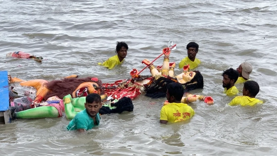 বিজয়া দশমীতে রাজশাহীর পদ্মায় দুর্গা বিসর্জন