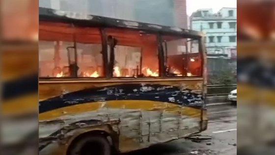 রাজধানীতে বাস থামিয়ে গুলি, এরপর দিল আগুন