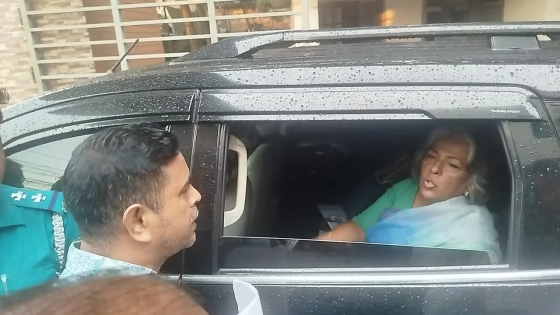 টঙ্গীতে উপদেষ্টার গাড়ি আটকে বিক্ষোভ